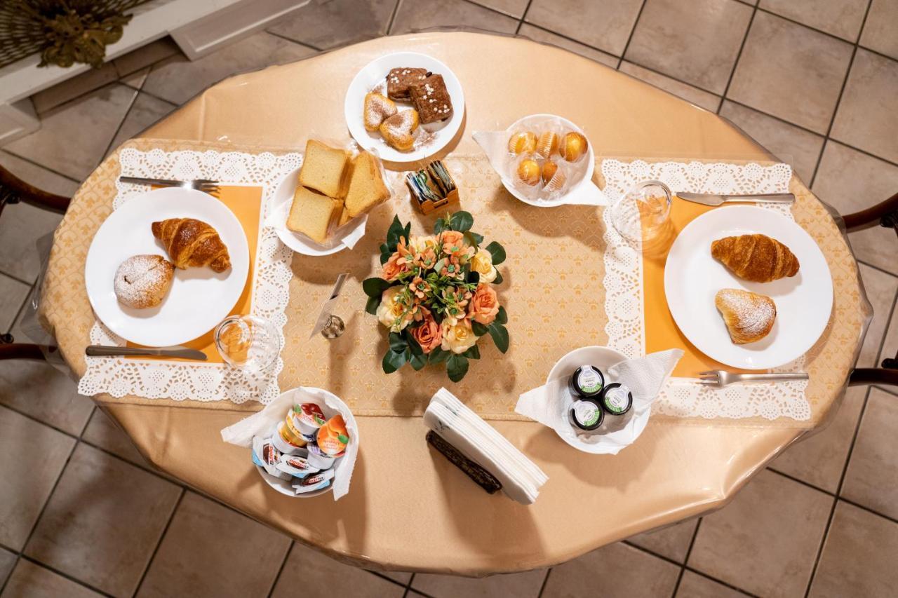 Real Borbone Acomodação com café da manhã Caserta Exterior foto